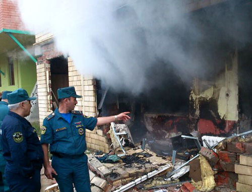 Последствия взрыва бытового газа в Махачкале. Дагестан, 6 октября 2013 г. Фото: пресс-служба МЧС Дагестана
 
