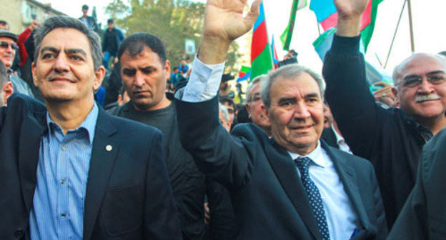 Иса Гамбар, Джамил Гасанли и Али Керимли (справа налево). Баку, 12 октября 2013 г. Фото Азиза Каримова для "Кавказского узла"