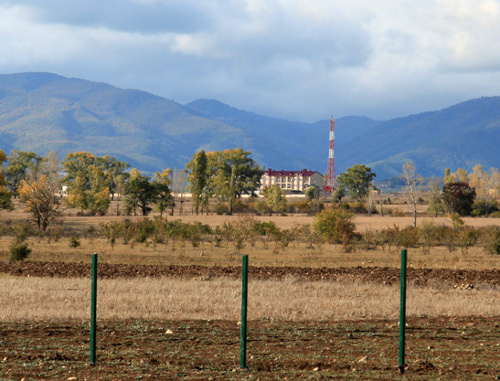 Разделительная линия на границе Грузии и Южной Осетии у села Двани. 6 октября 2013 г. Фото: Гурам Мурадов/Civil.ge