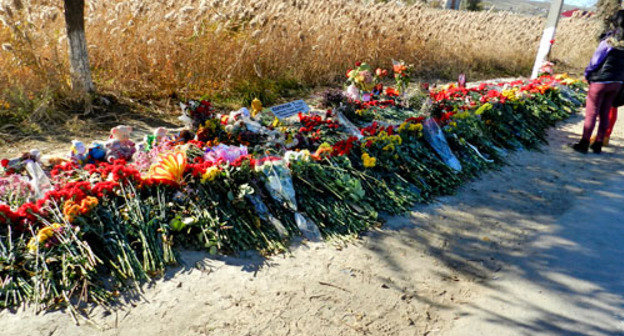 Цветы на месте теракта в Волгограде. 24 октября 2013 г. Фото Татьяны Филимоновой для "Кавказского узла"