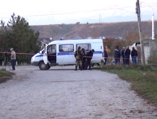 На месте взрыва в селении Дугулубгей. Кабардино-Балкария, 18 октября 2013 г. Фото: ОИОС МВД по Кабардино-Балкарской республике