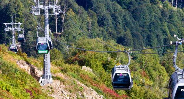 Канатная дорога на горнолыжном курорте "Роза Хутор". Сочи, Адлерский район, сентябрь 2012 г. Фото: http://www.sc-os.ru