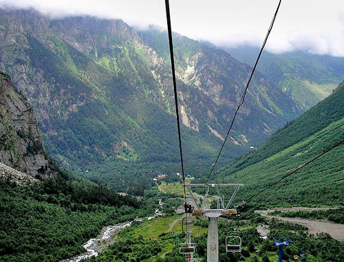 Канатная дорога в Цейском ущелье, Северная Осетия. Фото: User:Скампецкий, http://commons.wikimedia.org/