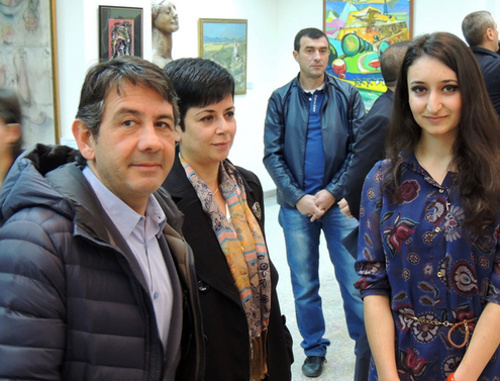 Пласидо Доминго в картинной галерее Шуши. Нагорный Карабах, 18 ноября 2013 г. Фото Альберта Восканяна, http://www.kavkaz-uzel.ru/blogs/929/posts/16315