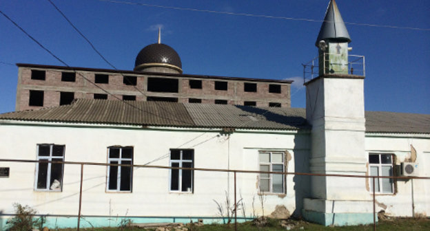 Квартальная мечеть в поселке Ленинкент в пригороде Махачкалы. 16 ноября 2013 г. Фото Роберта Курбанова, http://kurbanov05dag.livejournal.com