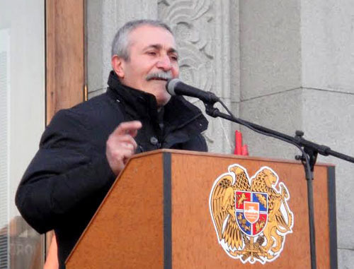 Вардан Малхасян выступает на митинге ветеранов конфликта в Нагорном Карабахе. Ереван, 5 декабря 2013 г. Фото Инессы Саргсян для "Кавказского узла"