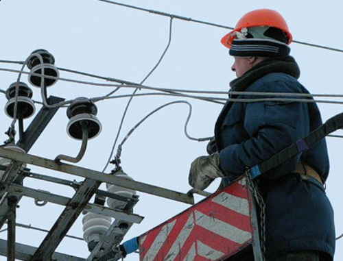 Восстановление электроснабжения в Прикубанском округе Краснодара. Декабрь 2012 г. Фото:  ИНТЕРНЕТ-КАНАЛ ЮФО, http://sptv-news.ru