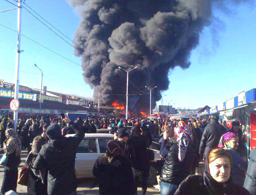 Пожар на центральном рынке в Грозном. 18 декабря 2013 г. Фото предоставлено очевидцем 