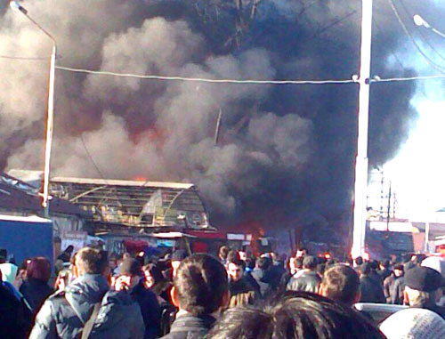 Пожар на рынке "Берката" в Грозном. 18 декабря 2013 г. Фото предоставлено очевидцем