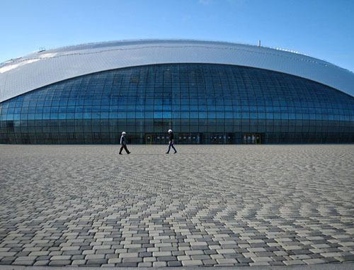Ледовый дворец "Большой" в Сочи. Фото: Елена Синеок, ЮГА.ру