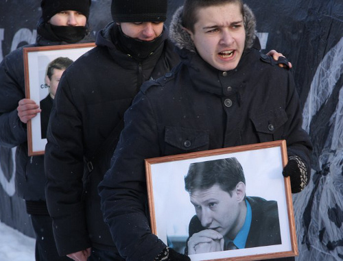 Участники шествия в память об адвокате Станиславе Маркелове и журналистке Анастасии Бабуровой. Москва, 19 января 2013 г. Фото: http://anatrrra.livejournal.com