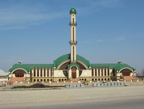Мечеть в селе Алхан-юрт Урусмартановского района Чечни. Фото http://www.chechen.org/