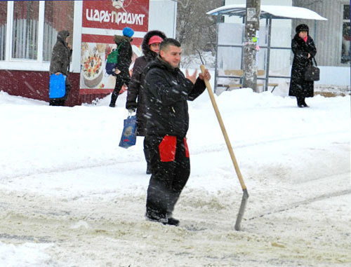 Уборка снега на улицах Волгограда. Фото Татьяны Филимоновой для "Кавказского узла"