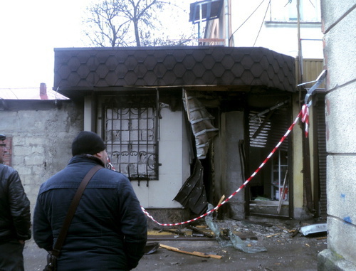 У взорванной аптеки на улице Толстого в Нальчике 27 февраля 2014 г. Фото Людмилы Маратовой для "Кавказского узла" 