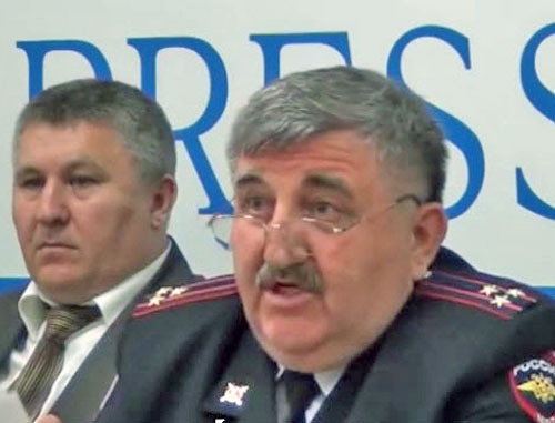 Салих Гаджиев (справа). Кадр из видео www.youtube.com