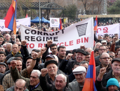 Митинг оппозиции, приуроченный к столкновениям демонстрантов с полицией 1 марта 2008 года. Ереван, 1 марта 2014 г. Фото Армине Мартиросян для "Кавказского узла"