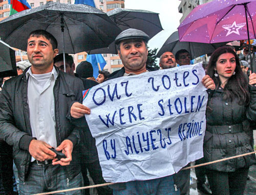 Участники митинга с требованием отмены результатов президентских выборов. Баку, 27 октября 2013 г. Фото Азиза Каримова для «Кавказского узла»