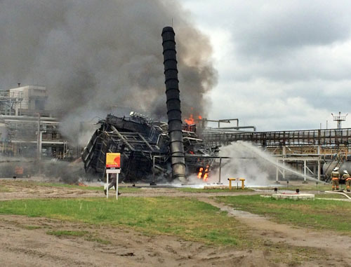 Пожар на нефтяном заводе в Нефтекумске. 7 мая 2014 г. Фото: СУ СКР по Ставропольскому краю