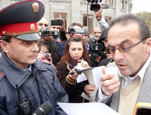 Акция протеста в поддержку арестованных после столкновений с полицией 5 ноября. Ереван, 9 ноября 2013 г. Фото Армине Мартиросян для "Кавказского узла"