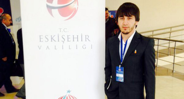 Представитель МКС Özden Алавутдин Ибрагимов на международном Саммите гражданского общества тюркского мира. Турция, Эскешехир, 11-13 мая 2014 г. Фото с официальной страницы  МКС  Özden в социальной сети ВКонтакте, http://vk.com/ozdenbiz