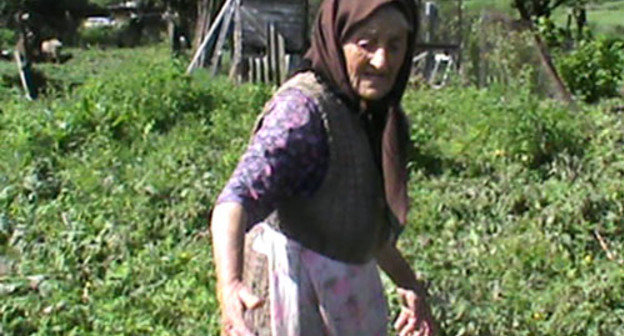 Жительница села Верхняя Жемтала, пострадавшая от наводнения. КБР, 14 мая 2014 г. Фото Луизы Оразаевой для "Кавказского узла"