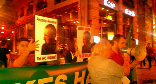 Акция черкесской общественности против преследования Андзора Ахохова. Стамбул, 21 июня 2014 г. Фото: www.ozgurcerkes.com