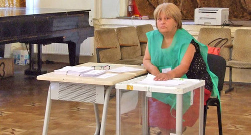 Голосование на избирательном участке в Чугурети во время выборов в местные органы власти. Тбилиси, 15 июня 2014 г. Фото Эдиты Бадасян для "Кавказского узла"
