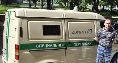 Инкассаторская машина. Фото www.digbank.ru/