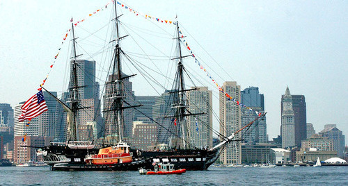 Бостонская бухта в Массачу́сетском заливе, США. Фото: USS Constitution Boston 2005 http://ru.wikipedia.org/