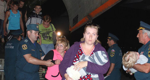 Cамолет МЧС с украинскими беженцами. Июль 2014 г. Фото: Пресс-служба ГУ МЧС по РД