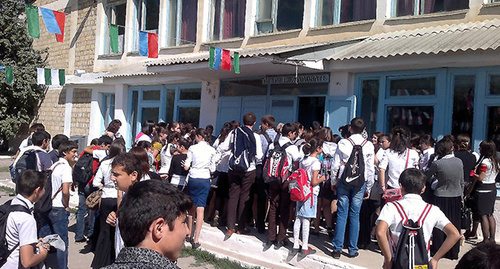 Средняя школа в городе Дагестанские Огни. Фото: http://www.esosedi.ru/objectphoto/nav/1000117300/93056.html