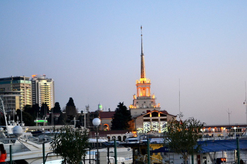 Сочи, вид на здание Морского вокзала. Фото Светланы Кравченко для "Кавказского узла"