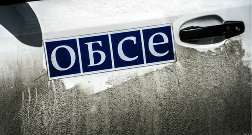 Опознавательный знак на Автомобиль ОБСЕ. Фото: http://www.bbc.co.uk/russian/international/2014/07/140731_mh17_forensics_reach_site.shtm