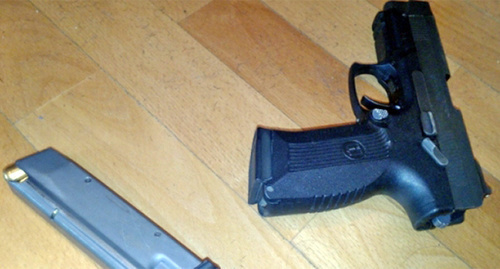 Пистолет ПСМ, обнаруженный при обыске. Фото: http://petrovka38.ru/