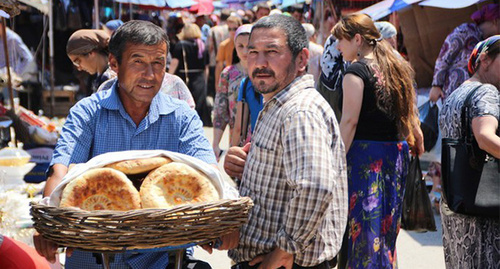 Торговцы на рынке в Грозном. Фото Магомеда Магомедова для "Кавказского узла"