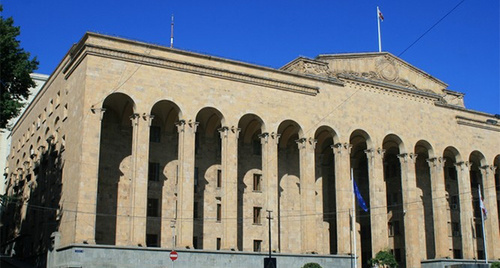 Парламент Грузии, Тбилиси. Фото Алексея Мухранова  http://travelgeorgia.ru/22/1/4/2626/