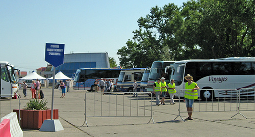 Площадка для автомобилей перед въездом на паром. Порт "Крым", август 2014. Фото Нины Тумановой для "Кавказского узла"