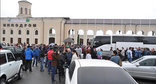 Группа паломников выехала с площади перед Нальчикским ипподромом в аэропорт Минеральных Вод. Сентябрь 2014. Фото: http://www.musulmanekbr.ru/index.php?start=27