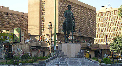 Сквер 8 Марта, Дейр-эз-Зоре. Фото: https://commons.wikimedia.org/wiki/File:Deir_ez-Zour-March8Square_front.jpg