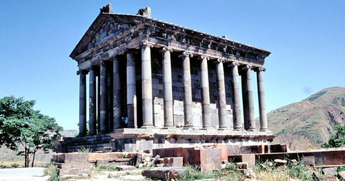 Языческий храм в музее-заповеднике "Гарни". Армения. Фото: Lettkow - Lettkow https://ru.wikipedia.org
