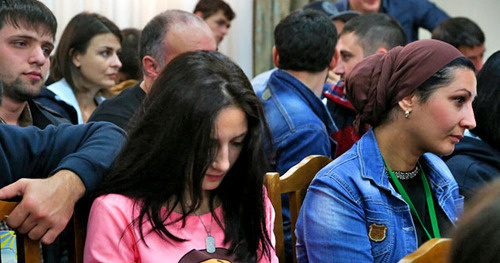 Зрители во время молодежного форума "Таргим". Ингушетия, Джейрахский район, 26 сентября 2014 г. Фото Али Оздоева