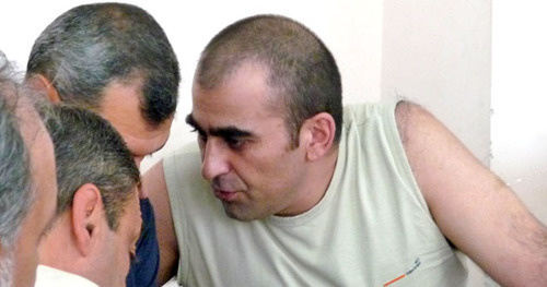 Тигран Петросян (справа) с адвокатом Арой Закарян в зале суда. Ереван, август 2014 г. Фото Армине Мартиросян для "Кавказского узла"
