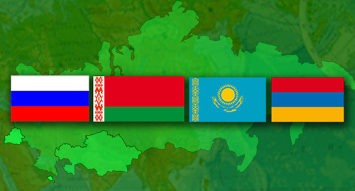 Коллаж: флаги стран-участниц ЕАЭС, контурная карта границ. Кавказский узел.