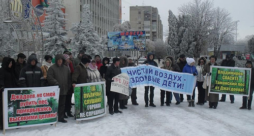 26 октября 2014 года на площади 200-летия Ставрополя прошел митинг в защиту лесов края. Фото Вячеслава Маркина.