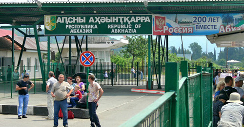 Российско-абхазская граница. Адлер. Фото: user:DILIN https://ru.wikipedia.org