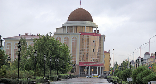 Здание Верховного суда Чечни. Грозный. Фото Магомеда Магомедова для "Кавказского узла"