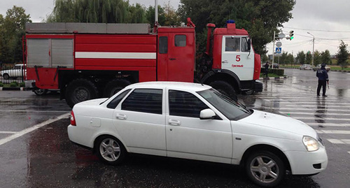 Пожарная машина на улице Лорсанова в Грозном. Фото Карины Гаджиевой для "Кавказского узла"