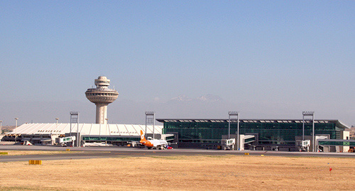Международный аэропорт Звартноц, Ереван. Фото: Bouar, https://ru.wikipedia.org/wiki/%C7%E2%E0%F0%F2%ED%EE%F6_%28%E0%FD%F0%EE%EF%EE%F0%F2%29