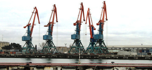 Бакинский торговый порт. Фото: Gulustan https://ru.wikipedia.org/