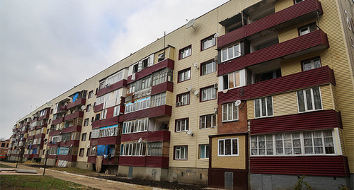 Жилой дом в Малгобеке, Ингушетия. Фото: http://www.ingushetia.ru/photo/archives/021642.shtml